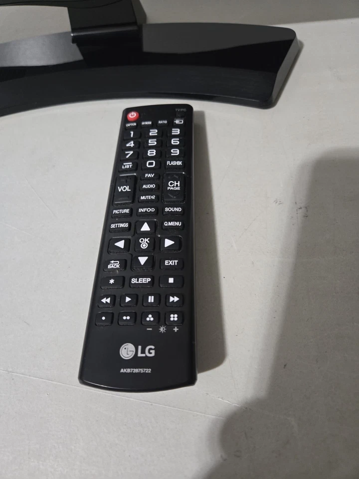 LG 22LJ4540 22 inch Full HD 1080p LED TV With Remote Cord - Image 2 of 4