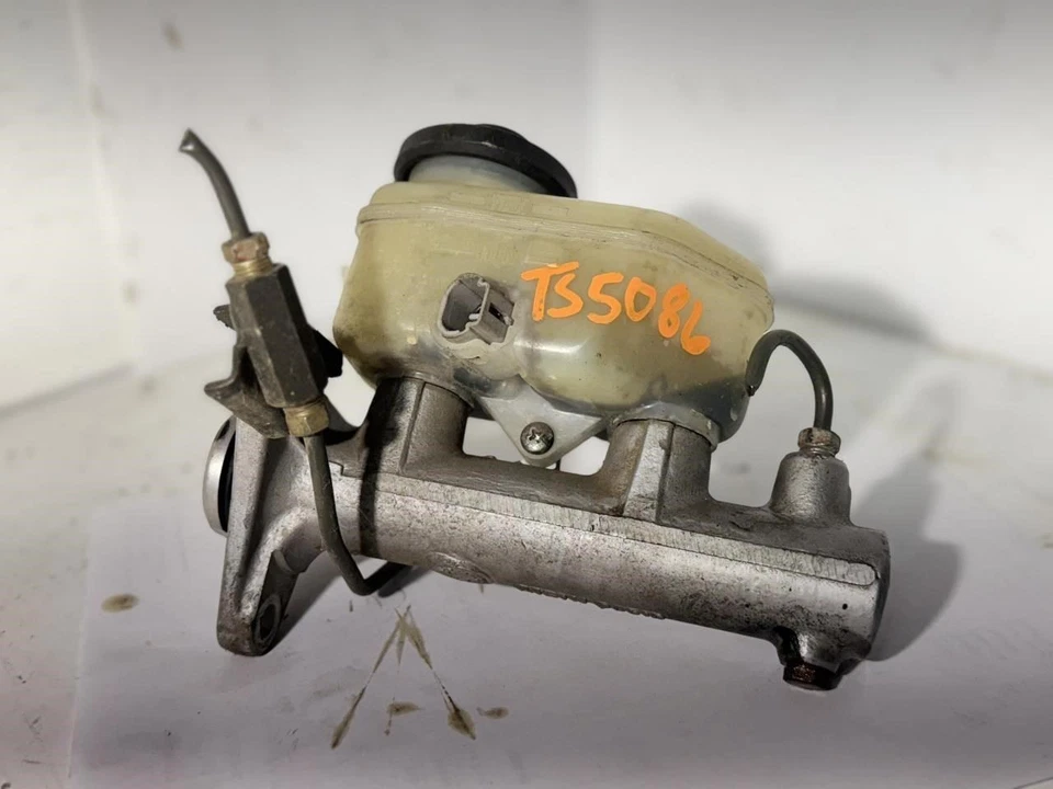 Главный тормозной цилиндр от оригинального производителя с резервуаром подходит для Lexus ES300 и Toyota Camry 92-94 годов выпуска - Изображение 2 из 4