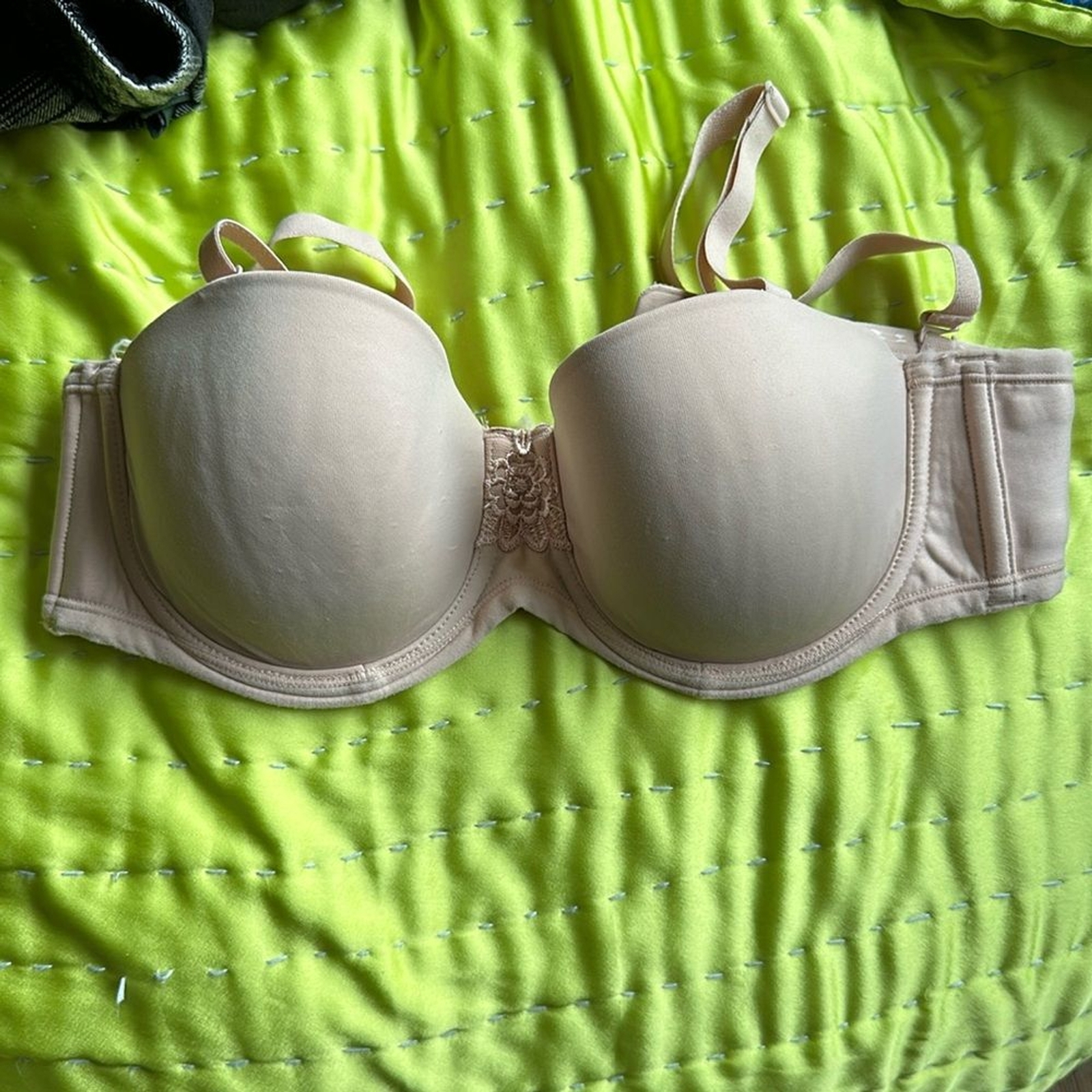 Vanity Fair Beauty Back Underwire Smoothing Strapless Bra - size 34B - GUC