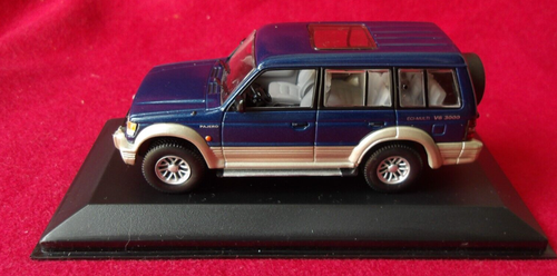 Minichamps 1/43 Volvo V50 Bleu Métallisé 2003 - Miniature De Collection