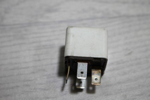 Relais 24438885 Opel Astra G Bj,2003