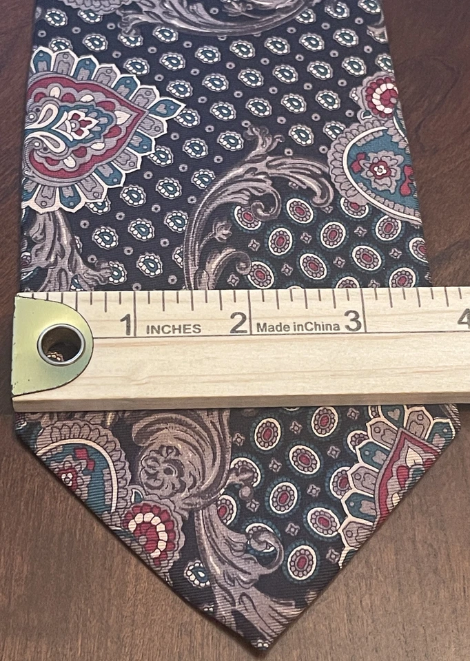 Bill Blass 100% Silk Men’s Neck Tie Made In Usa - Image 4 of 4