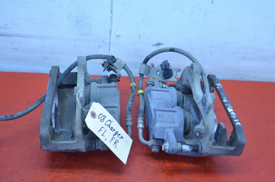 06-10 DODGE CARGADOR R/T TRACCIÓN TRASERA JUEGO DE PINZAS DE FRENO DELANTERAS IZQUIERDA/DERECHA OEM Foto 2 de 4