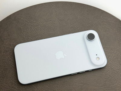 Apple iPhone Air 256GB Himmelsblau A3517 Sky Blue eSIM - 18 Ladezyklen - wie NEU