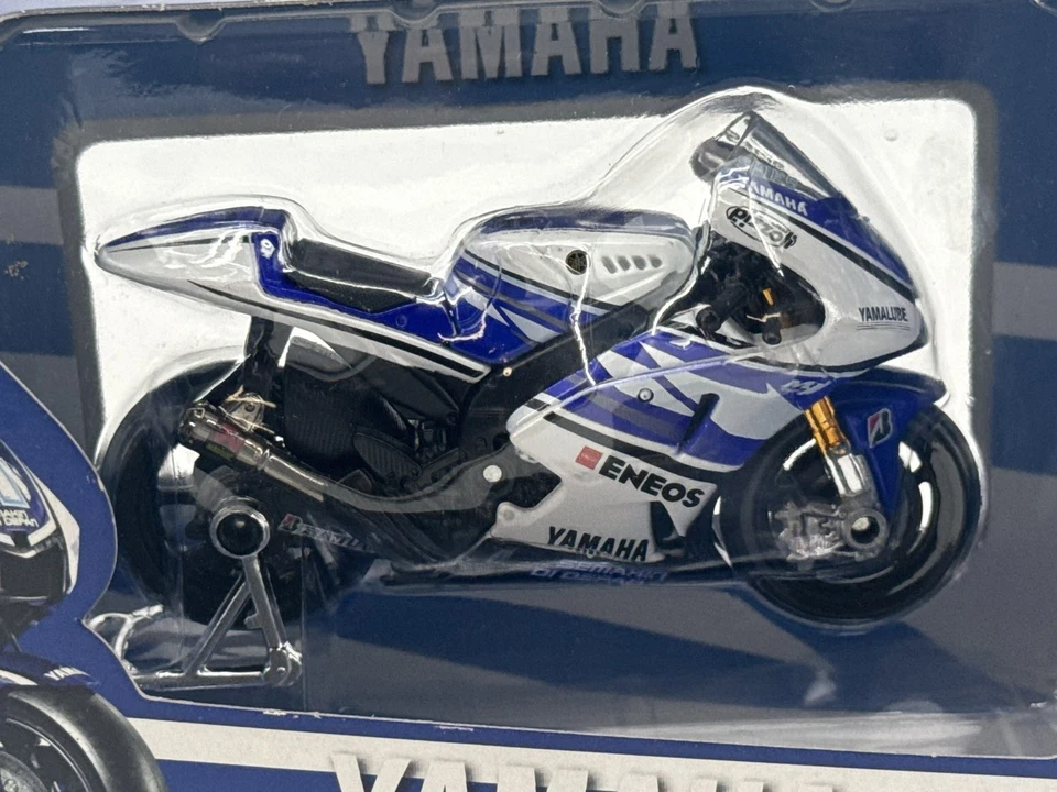 Maisto 1:18 Yamaha Racing YZR-M1 Diecast Model - Image 2 of 4