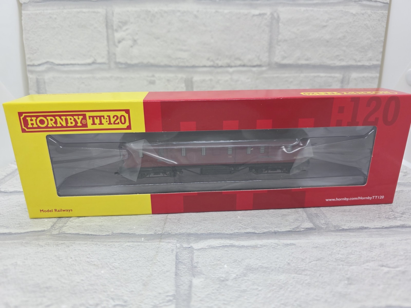Hornby TT4039 TT Gauge LMS 50ft Period III Full Brake M31014M BR Crimson