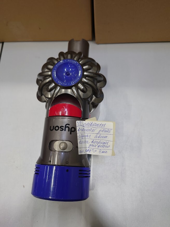 Dyson V8 Vacuum Used Weak Battery No Accessories