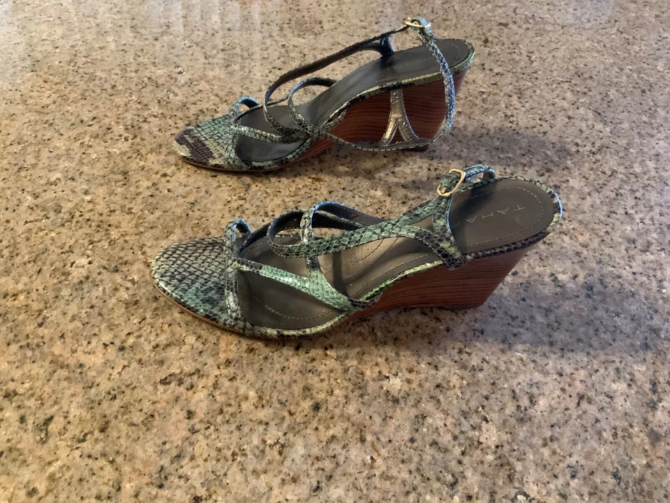 Tahari Wedge Heel Sandal Size 7.5 - Image 2 of 2