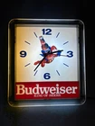BEAUTIFUL VINTAGE 1991  BUDWEISER KING OF BEER BUD MAN LIGHT UP CLOCK SIGN AB
