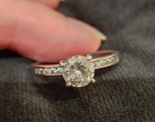 Beautiful Ladies Sterling Silver CZ Ring
