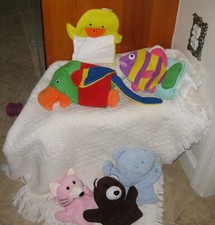 PUPPETS for PRETEND PLAY and/or BATHING FUN lot of 6 in storage case 27.77