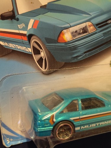 2017 Hot Wheels #152 Speed Blur '92 Ford Mustang Blue 9/10 - Afbeelding 3 van 6