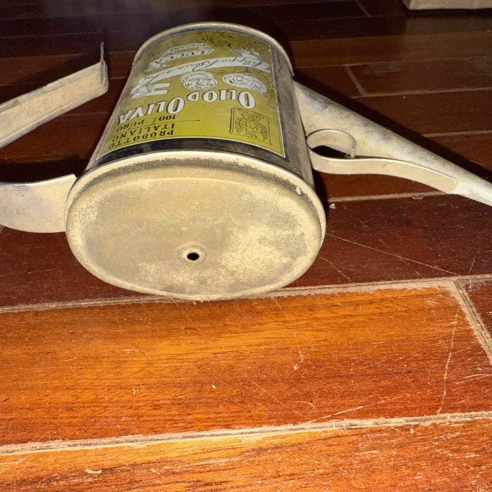 老式意大利橄榄油罐,厨房或家庭装饰,金属容器 — 第 3/3 张图片