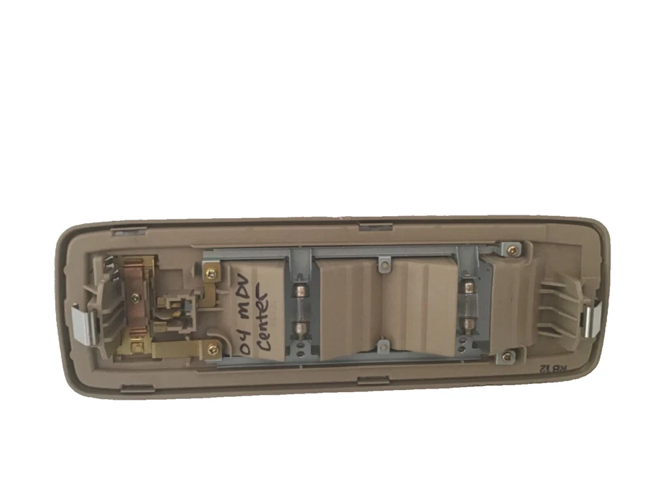 Mazda MPV LX 2004-2006 montaje de lámpara de luz de cúpula central superior bronceado OEM Foto 4 de 4