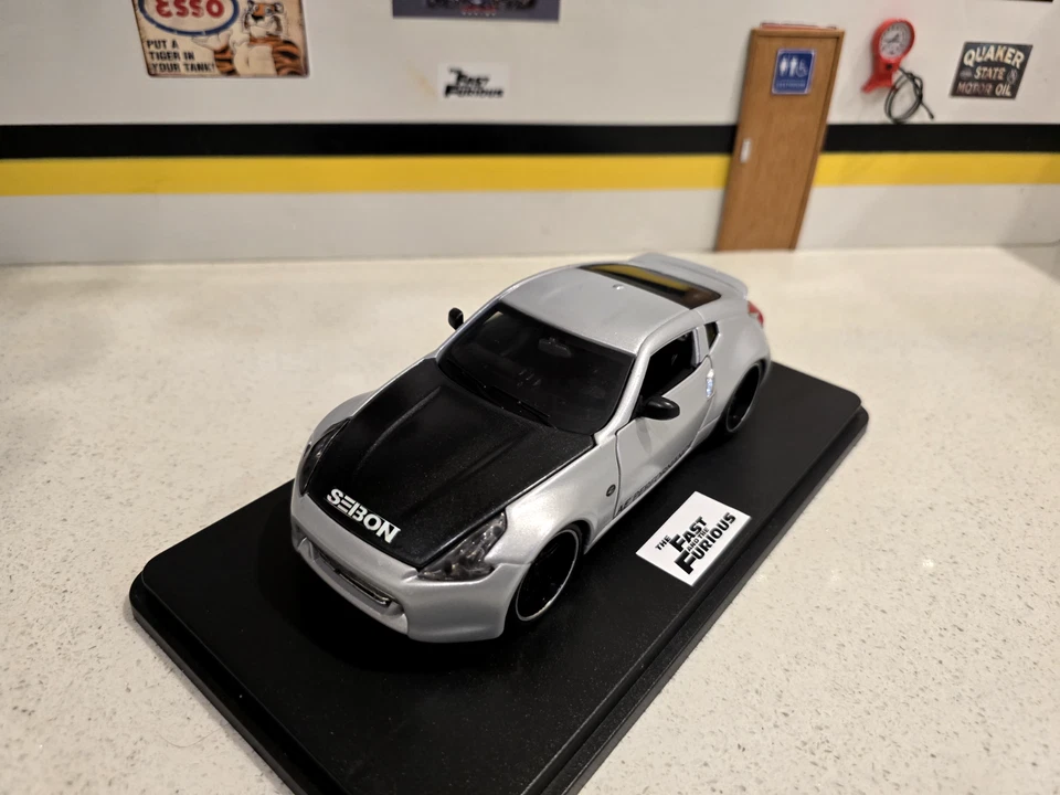 "Fast and Furious 5" 1:24 Scale Brian's 2009 Nissan 370Z Custom - Image 2 of 4