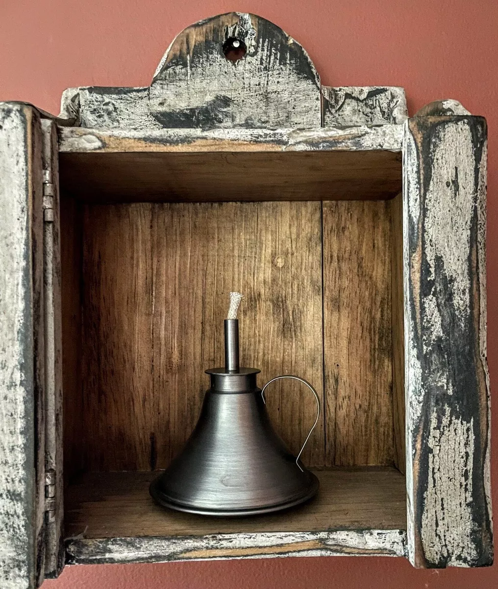Working oil lamp outlet