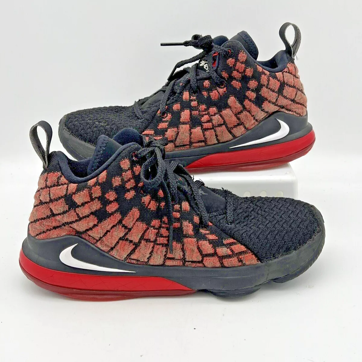 Boys top lebron 17