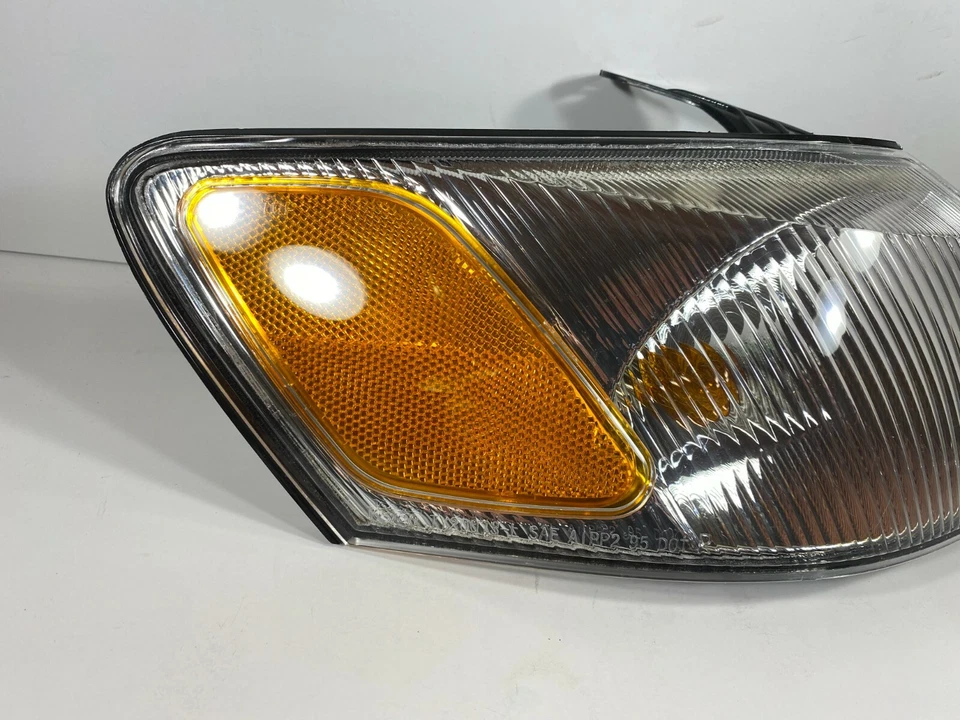 Nuevo conjunto de lámpara de luz de estacionamiento derecha 1997 1998 1999 Toyota Camry To2531126V Foto 3 de 4