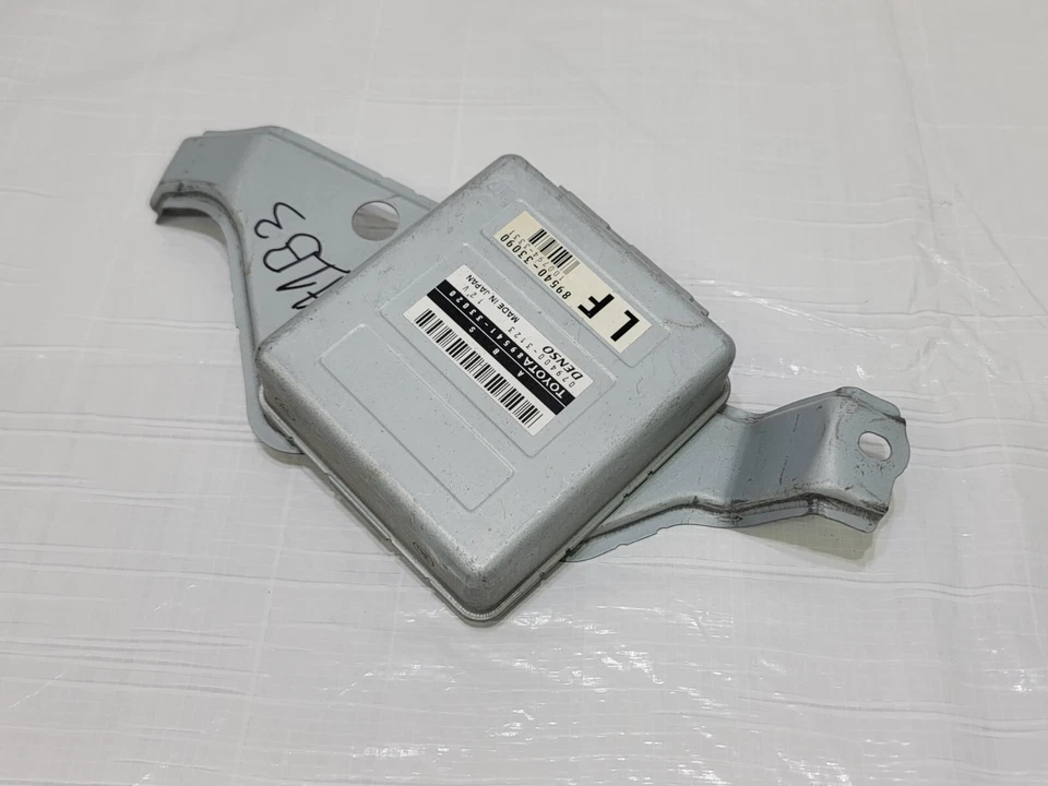 Módulo de control de chasis ABS Toyota Camry 1997-1999 OEM 89540-33090 Foto 4 de 4