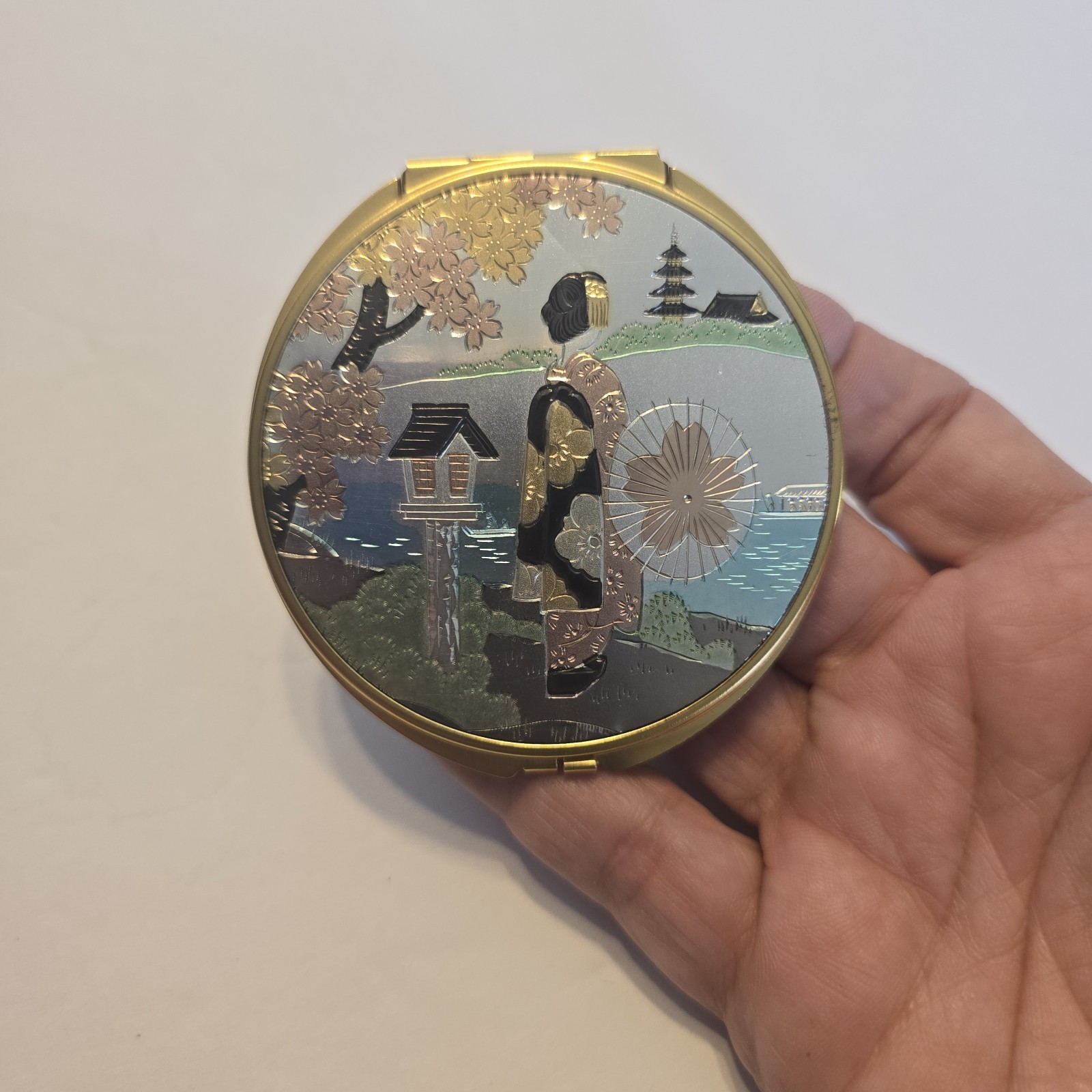 VINTAGE JAPANESE CHOKIN METAL ART COMPACT CASE