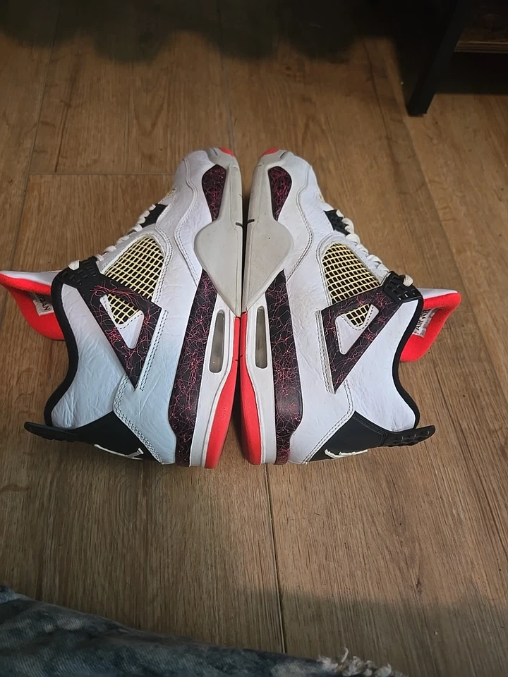 Talla 11.5 - Air Jordan 4 Retro Pale Citron, Bright Crimson 2019 / 308497-116 Foto 3 de 4