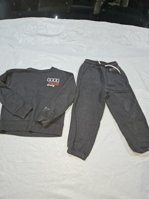 Kids Sweatsuit Size Xs (4-5) Gap Kids Brand Grey. Great Condition