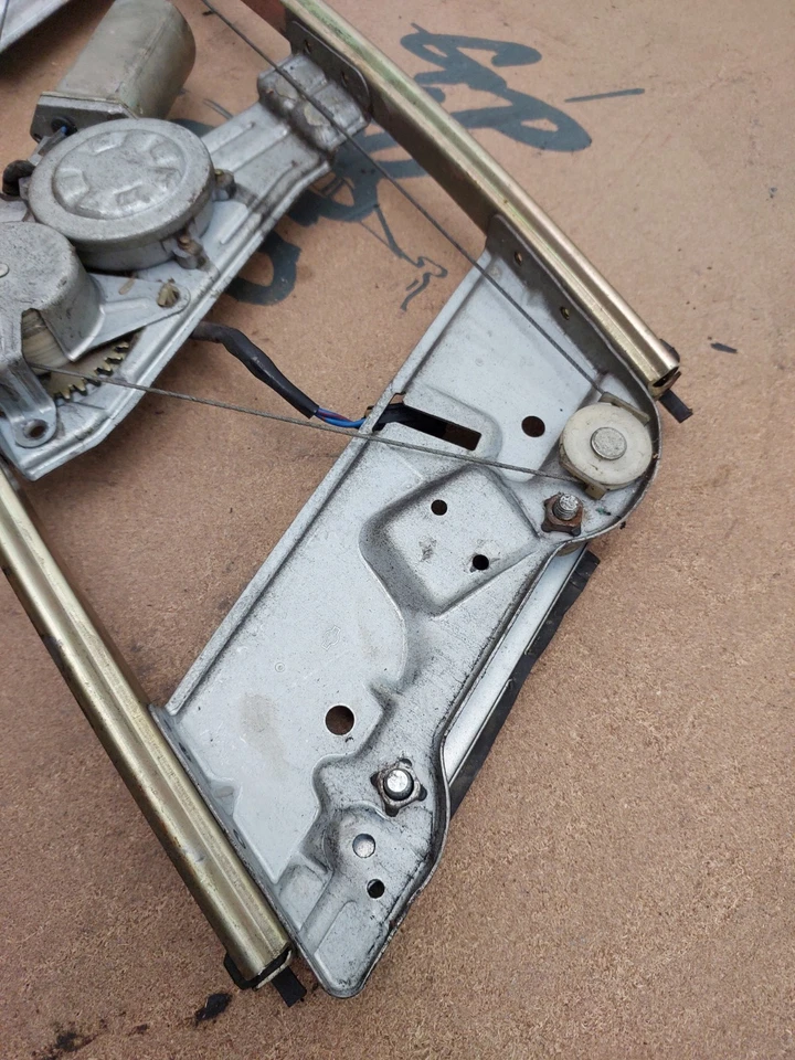 JDM Skyline R32 BNR32 HCR32 Coupe Power Window Motor & Regulator Passenger LH - Image 4 of 4