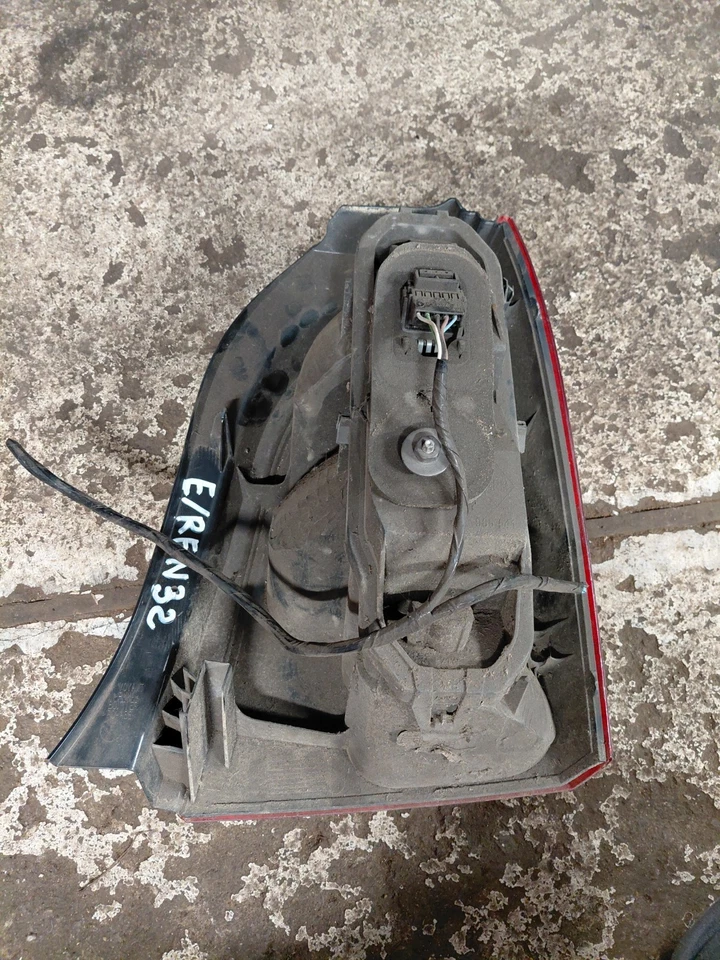 Feu Arrière Gauche Twingo 2 Phase 1 E/REN32 - Photo 2/2