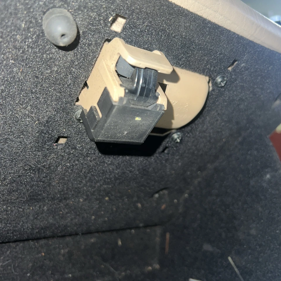 Guantera Lincoln Mark VIII 1997 1998 marfil Foto 4 de 4