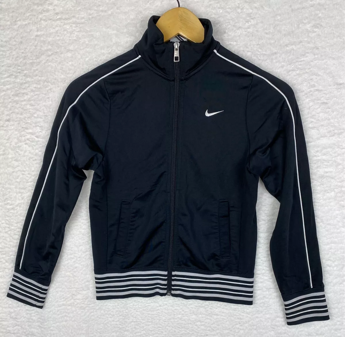 Nike women's fitted jacket top