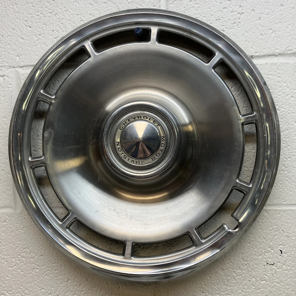 Б/у оригинальный производитель GM набор из 4 14-дюймовых колпаков ступицы 1971-1973 Chevrolet Nova/Camaro/Chevelle (5477) - Изображение 4 из 4