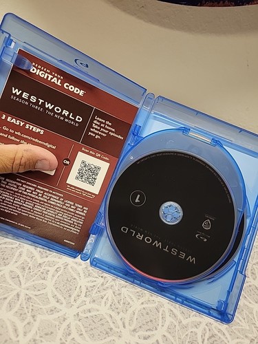 Westworld: Season Three (Blu-ray) FREE USPS GROUND ADVANTAGE SHIPPING - Picture 2 of 4