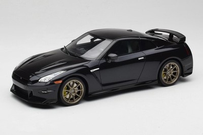 GT932 Nissan GT-R R35 Takumi Edition Midnight Purple GT Spirit 1:18