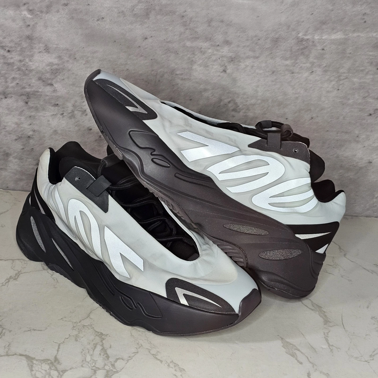 Adidas Yeezy Boost 700 Mnvn Tinta Blu Taglia UK 7