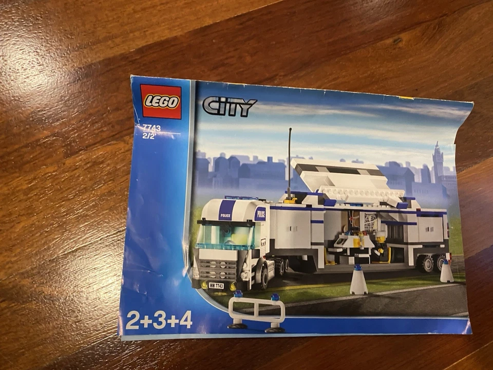LEGO City 7743 Police Command Center, foto 3 de 4