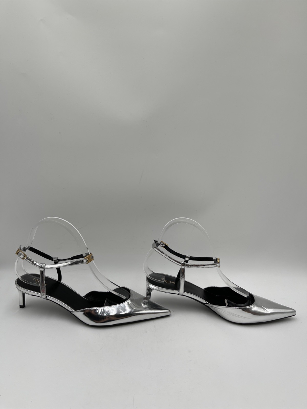 サンダル・ミュール CELINE | KITTEN TRIOMPHE T-BAR STRAP PUMP 352193676C.38NO CELINE KITTEN T-BAR STRAP PUMP IN CALFSKIN - BLACK | CELINE