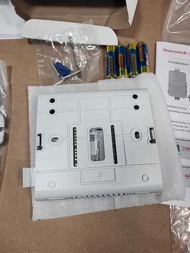 Honeywell YERM5220RVPEIM RedLINK ERM Vision Pro 8000 Thermostat New-Old Stock - Picture 10 of 21