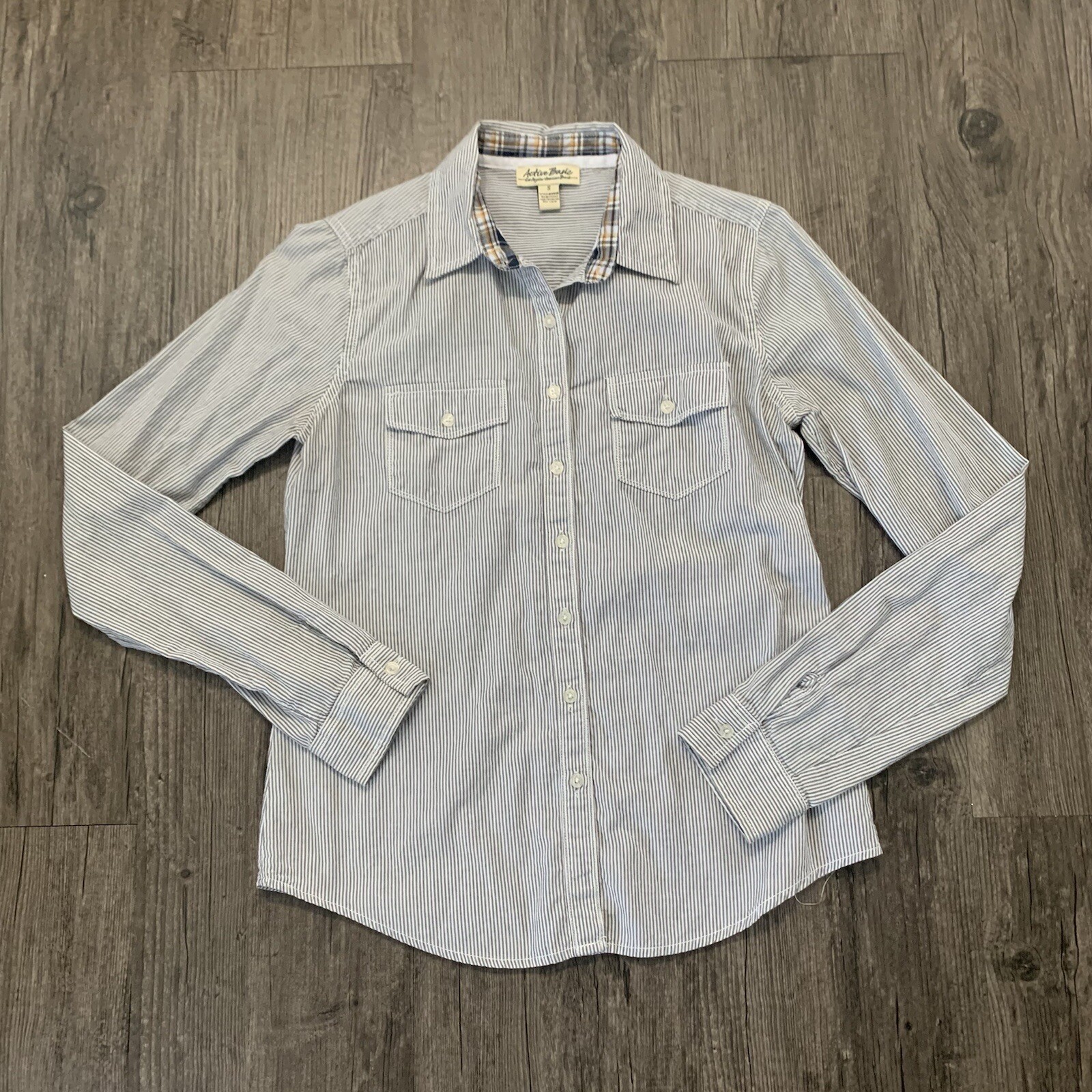 Active Basic  Women’s Gray White Stripes Top Butt… - image 1