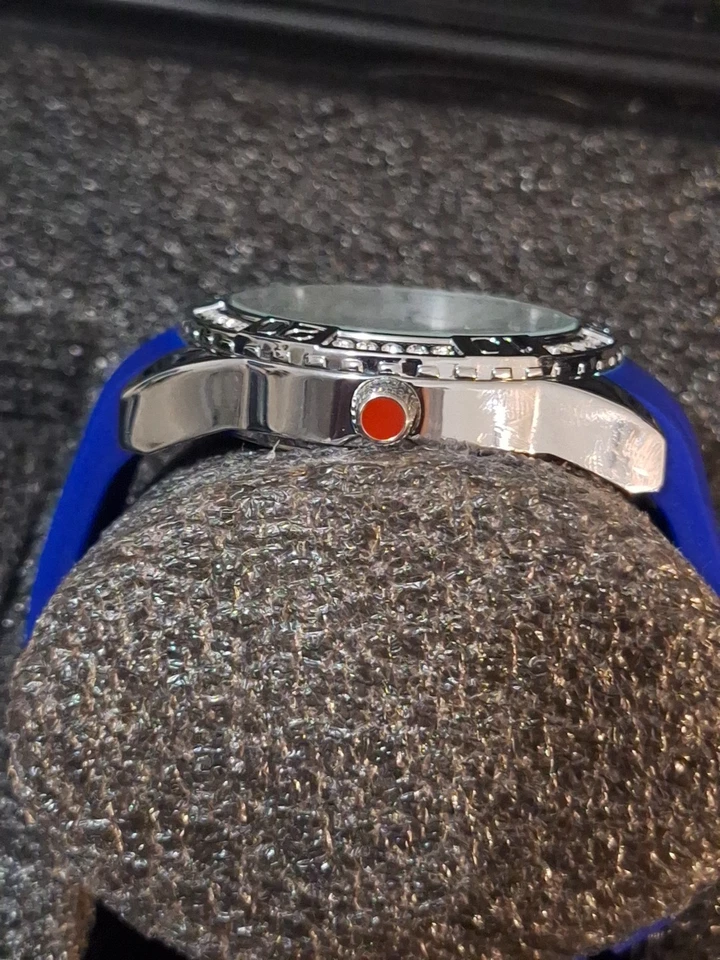 Reloj de cuarzo para hombre Sean John con bisel helado en excelente estado funcionando bien Foto 4 de 4