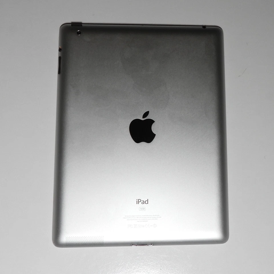 Apple iPad 2nd Gen, White Front, Silver Back, Wi-Fi, 16GB Unlocked 9.7" - Image 3 of 4