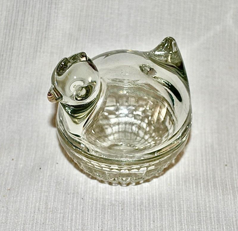 Anchor Hocking branded clear glass candy dish with lid chiken 4x4.5x3 in 17.5 oz
