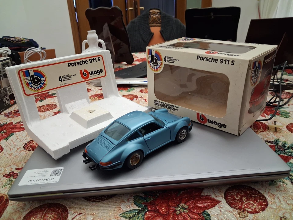 Porsche 911 S Burago 1:24 - Immagine 2 di 4