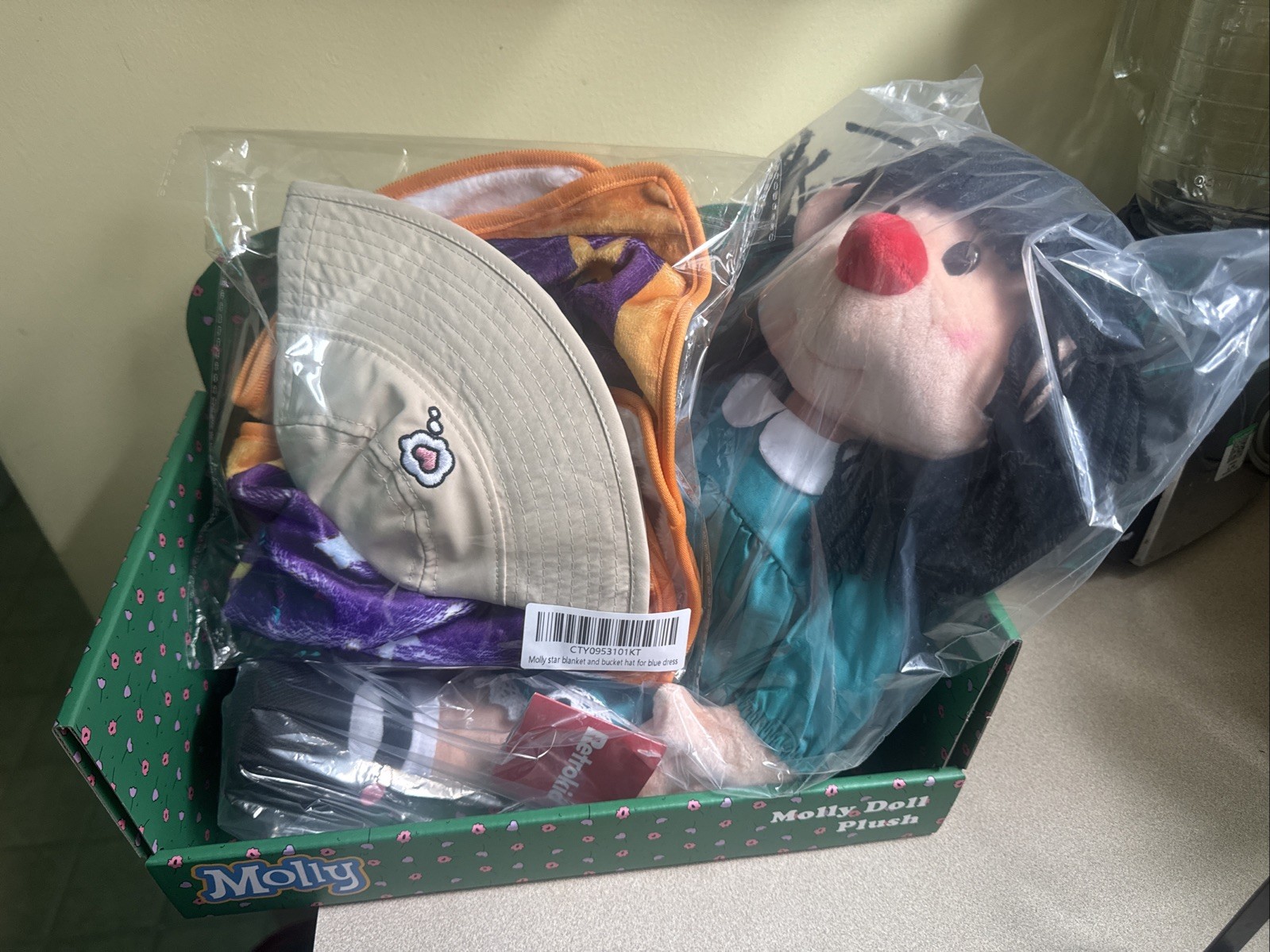 Muñeca Molly Peluche, Sombrero y Manta de Retrokid Todavía en Bolsa, Sin Abrir