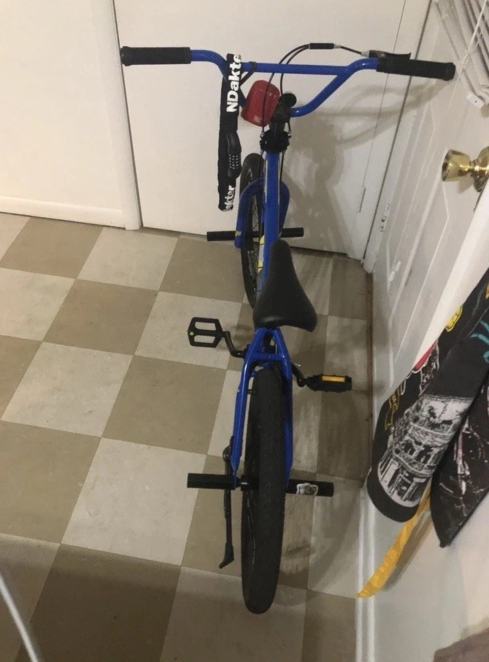 Gt mach one pro 24 bike, Blue And Yellow Design (willing to go lower on price ) - Image 2 of 4