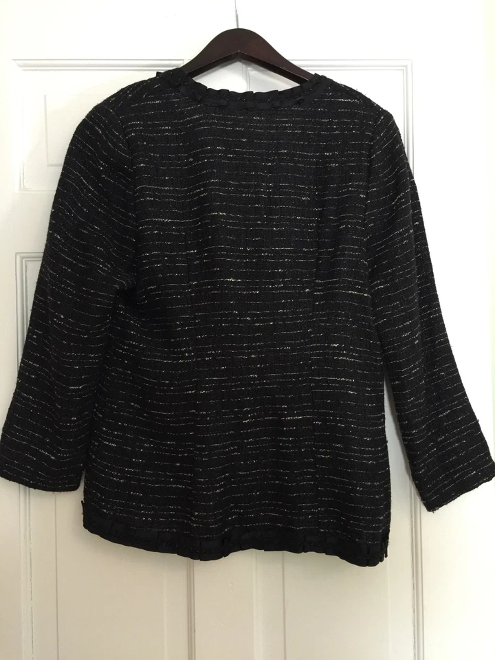 Impresionante EXCLUSIVAMENTE MISOOK Negro/Blanco Boucle TALLA S CHAQUETA/SUÉTER Y FALDA Traje Foto 3 de 4