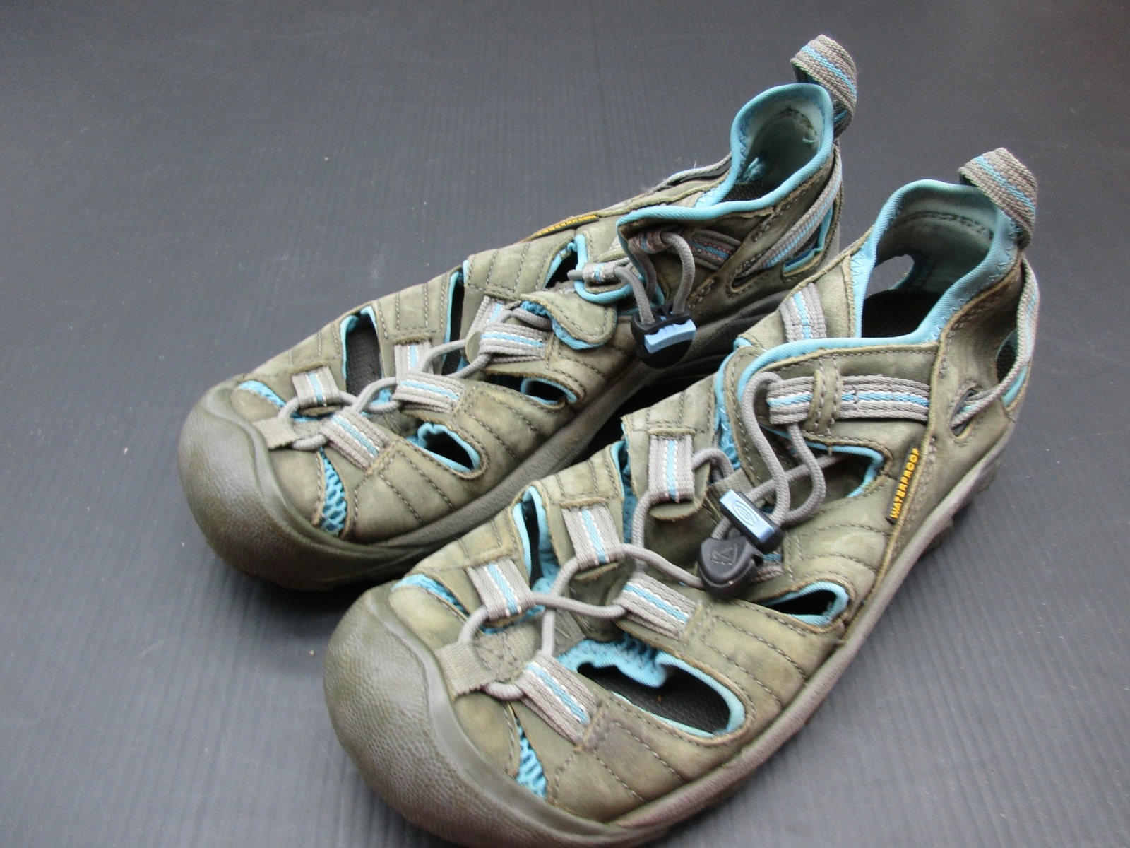 Scarpe Keen taglia 6 5 verdi da donna in pelle impermeabili escursionismo passeggio punta chiusa 3A