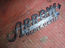 Vintage Arrow Oldsmobile Milwaukee Wisconsin Metal Dealer Badge Emblem Tag Wi