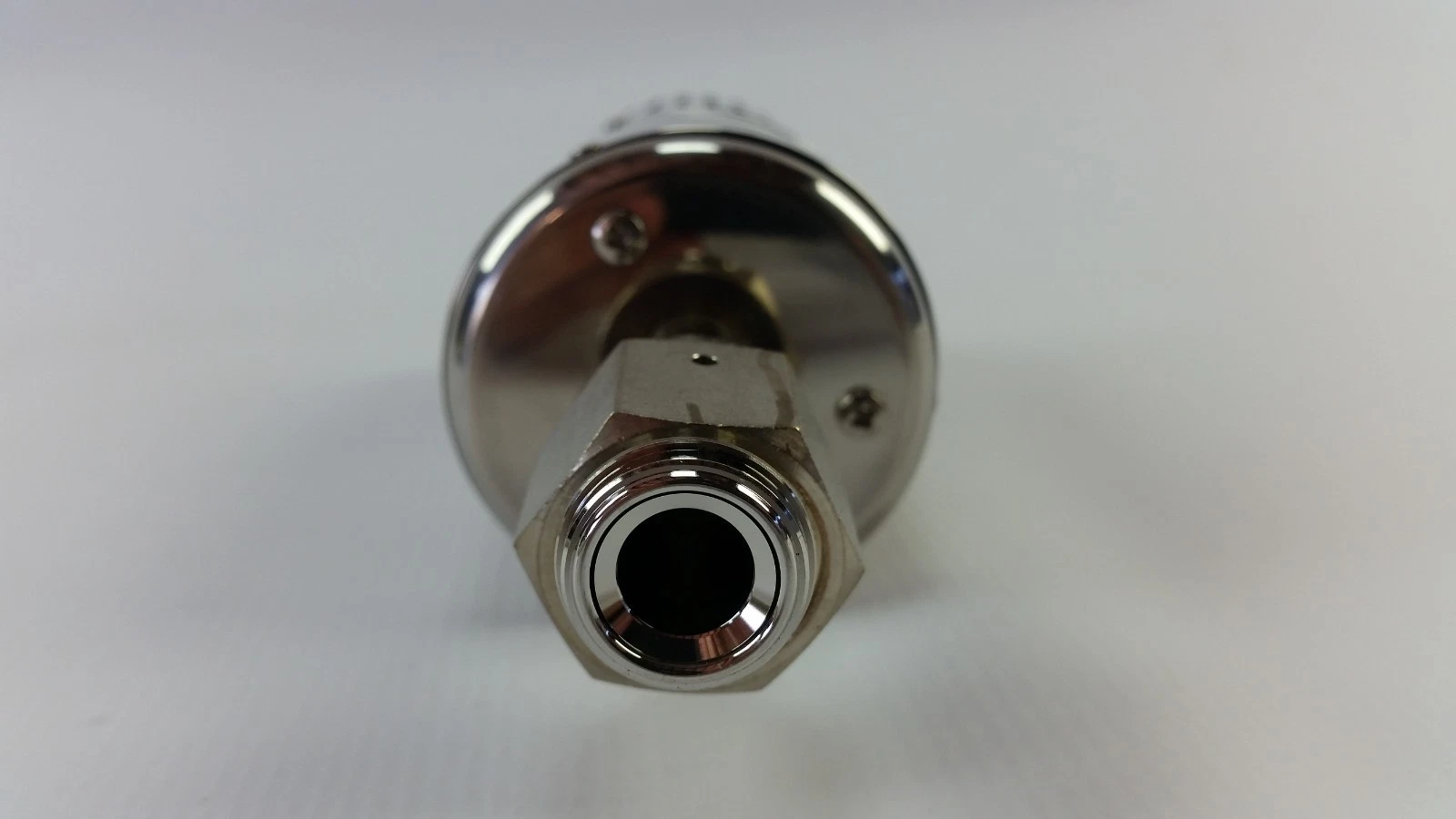 Process fitting end of the Azbil SPG6CT13HD100585 gauge, female nut coupling