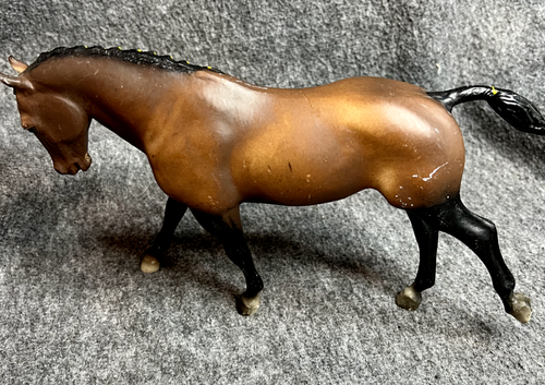 Breyer #104 Cantering Welsh Pony, Yellow Ribbons, Beautiful Shading 1971-73 - Picture 3 of 7