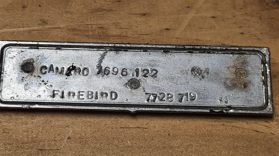 1967 1968 Pontiac Firebird Door Emblem Badge Logo OEM 7728719 - Imagem 2 de 3